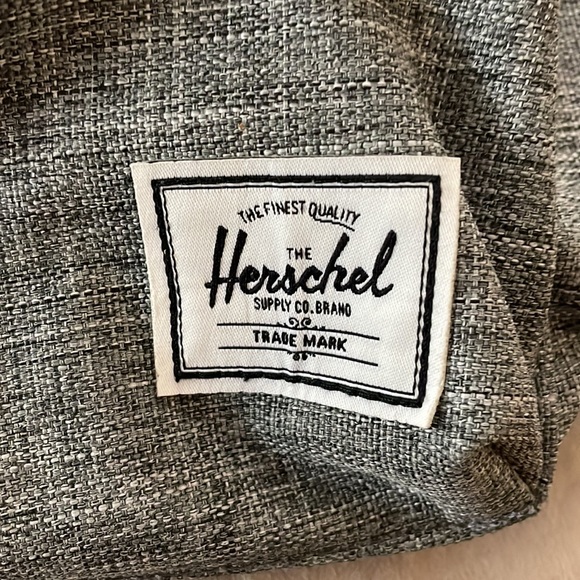 Herschel Fanny Pack - Picture 2 of 3